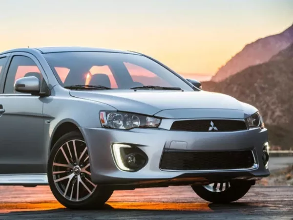 Dịch vụ thay kính chắn gió xe Mitsubishi Lancer tại nhà